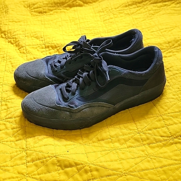 Vans A.V.E. men's 8.5 shoe. Green. - Picture 2 of 6